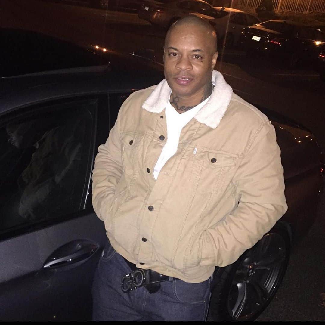 ワカ・フロッカ・フレイムのインスタグラム：「Happy birthday Pops/Uncle Joe aka Joe Da Boss!!! You showed me what these streets had to offer unk rns!!! You gave me a endless amount of jewels unk we had new cars every month outside of grandma house, that shit made me feel like I did it to unk, You made me understand what it meant to hold the family down unk and wayyy more shit #QueensGetTheMoney #FromFarmersToFrance now we got @premiscognac.... THIS MY OG」