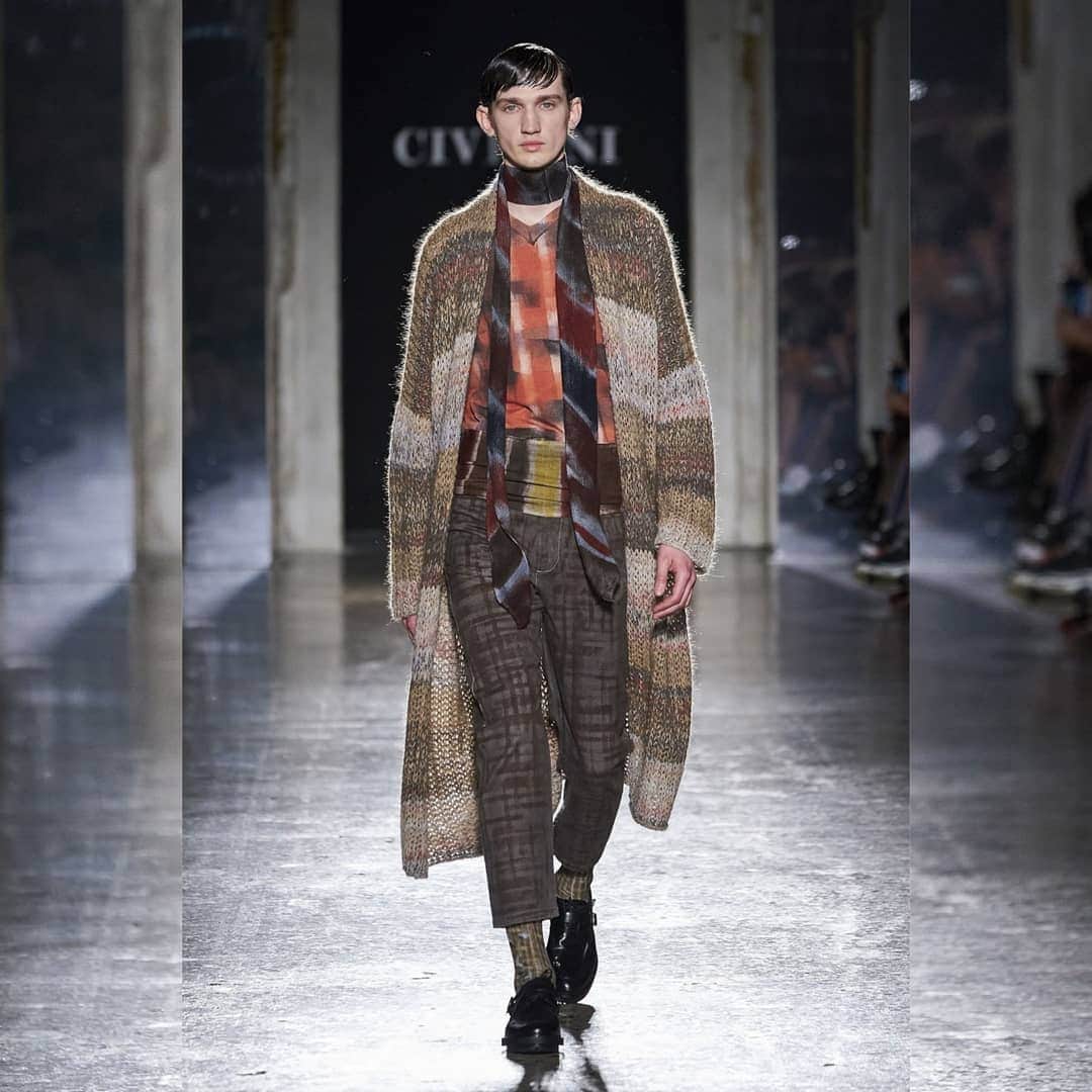 のインスタグラム：「Looking back to our last show in Milan in February just before the world had to take a long pause. We will be back this Saturday with a live show to present the new Spring Summer 2021 Collection. More details to come 🌸🌺🌸🌺🌸 #cividini #fashionshow #fallwinter20 #backatit #milanfashionweek」