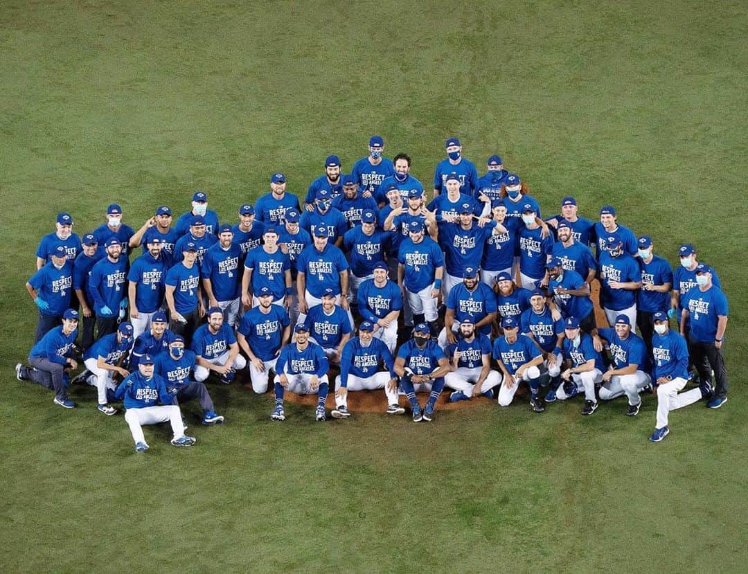 ジャスティン・ターナーのインスタグラム：「🦅 👁 view of the 8th consecutive NL West Champs  Weird pic for a weird year #2020 @dodgers  📸 @jon.soohoo」