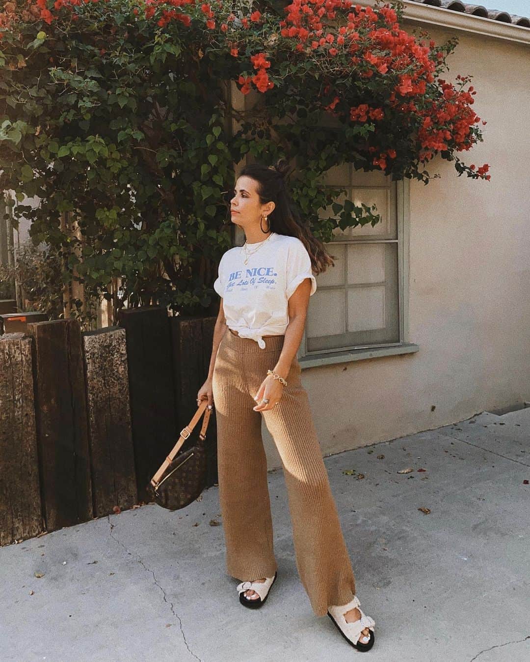 Collage Vintageのインスタグラム：「Currently my favorite fall trousers, these cozy knit ones 🍁 @revolve #revolveu #ad」