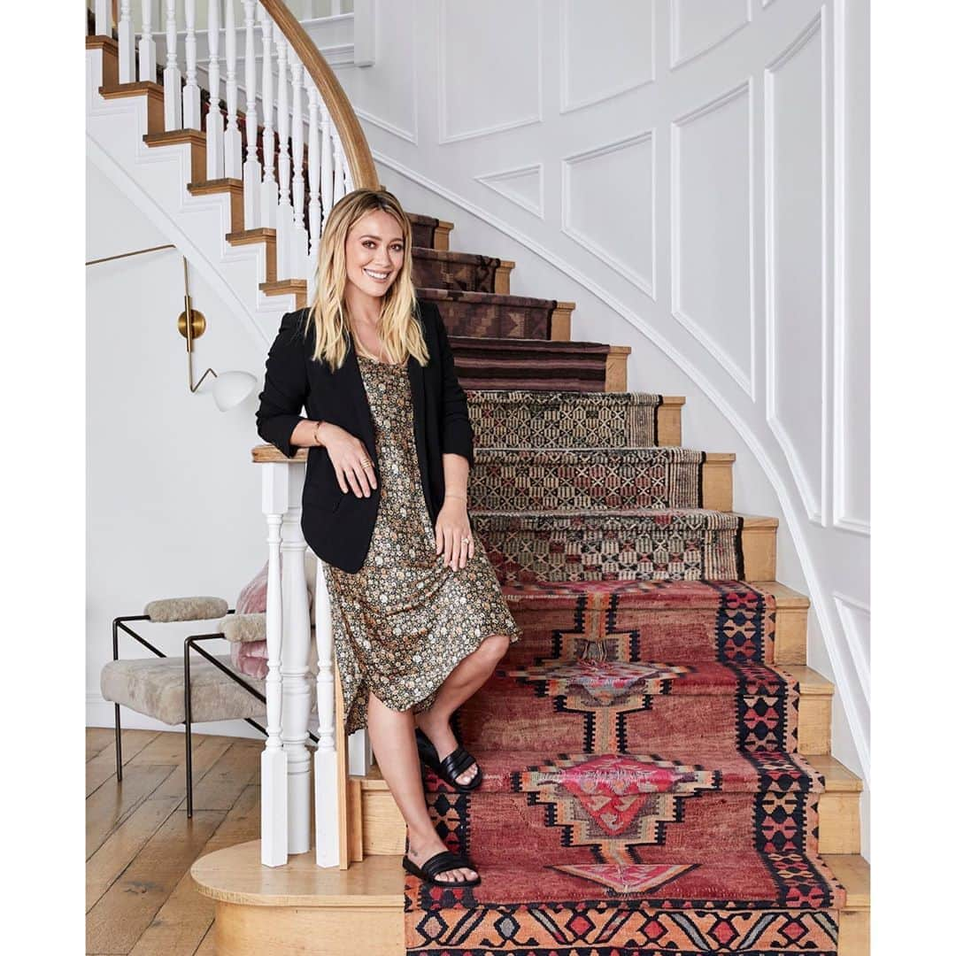 ヒラリー・ダフさんのインスタグラム写真 - (ヒラリー・ダフInstagram)「@archdigest came to take a tour of our home! Take a 👀!」9月24日 5時26分 - hilaryduff