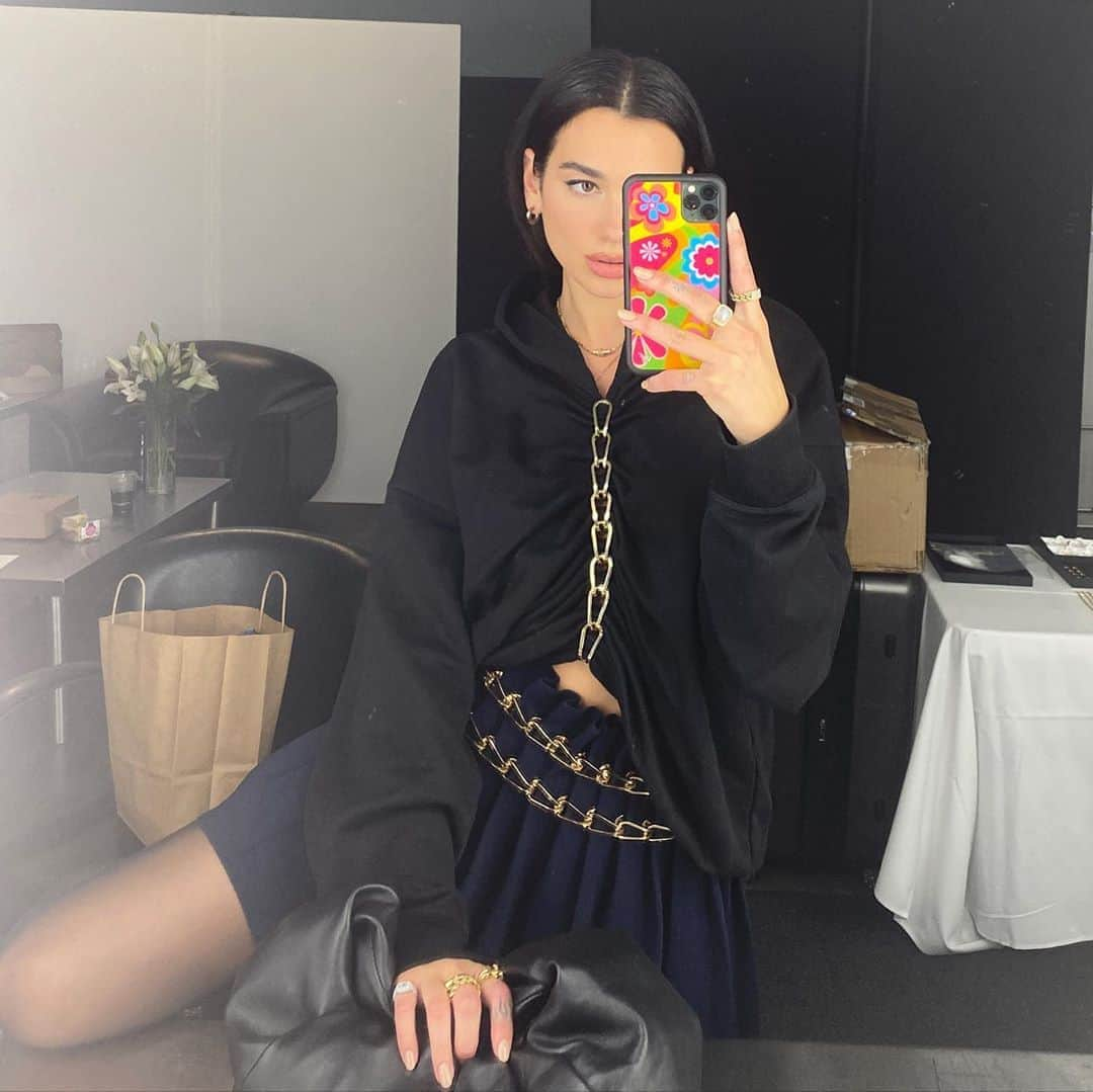 デュア・リパさんのインスタグラム写真 - (デュア・リパInstagram)「🖤⛓🖤 done 4 the day 🖤⛓🖤」9月24日 5時26分 - dualipa