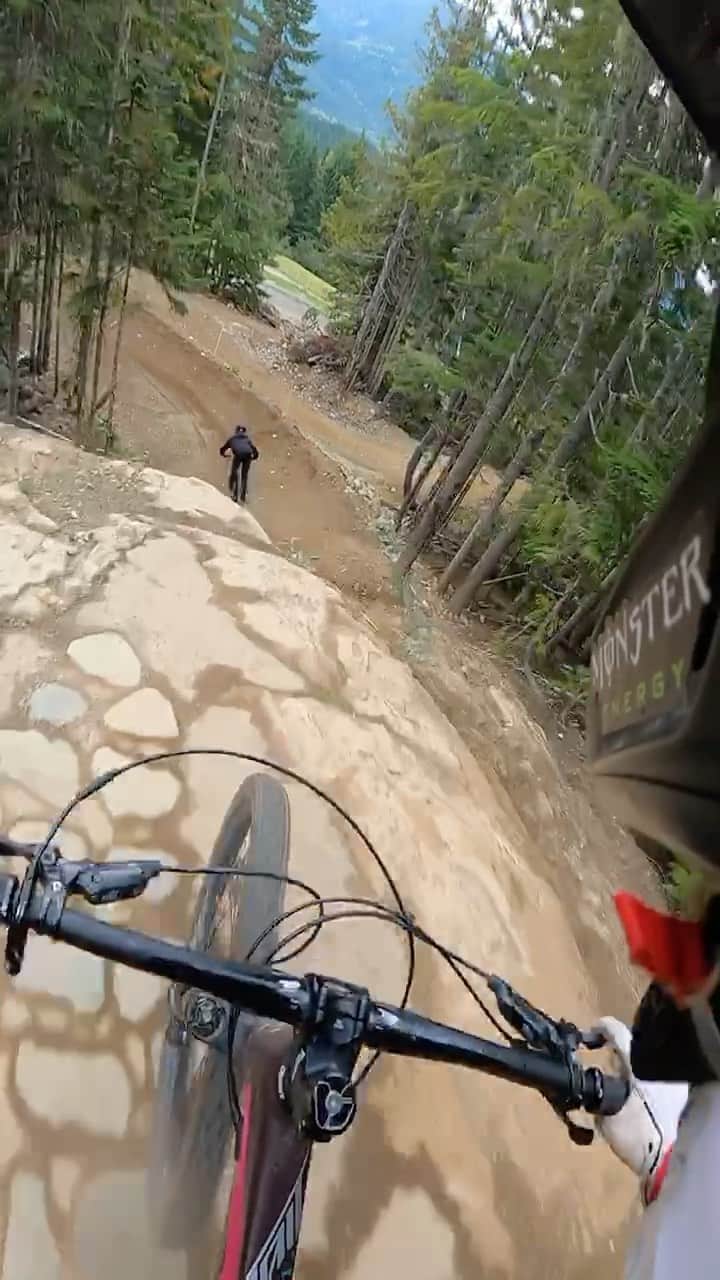 ジェイミー・アンダーソンのインスタグラム：「Following @mason_mashon down A line w the new #GoProHero9 ! 🤘 This camera is on point! @gopro #jafreespirit #goprogirl」