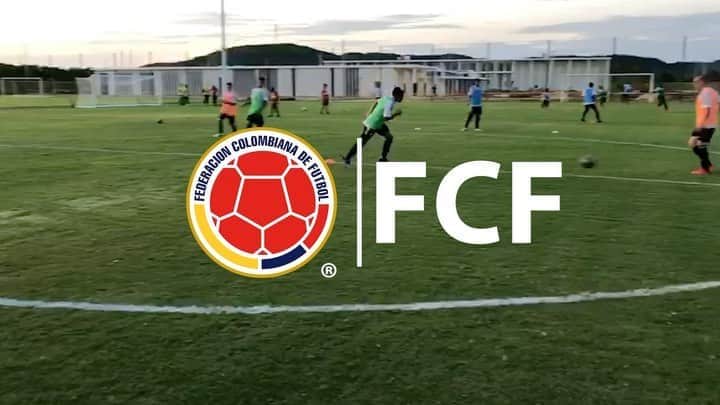 サッカー コロンビア代表チームのインスタグラム：「Seguimos preparando el regreso en nuestra sede deportiva de Barranquilla 🔜  La Selección Sub 1⃣7⃣ sigue entrenando para su próximo objetivo ⚽ 🇨🇴  ¡Vamos con toda, muchachos! 🔥」