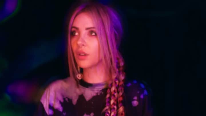 アリソン・ワンダーランドのインスタグラム：「surprise 😈 BAD THINGS video world premiere TONIGHT on my YouTube 9pm LA time, 12am NYC time,  2pm Sydney time. Link in bio」