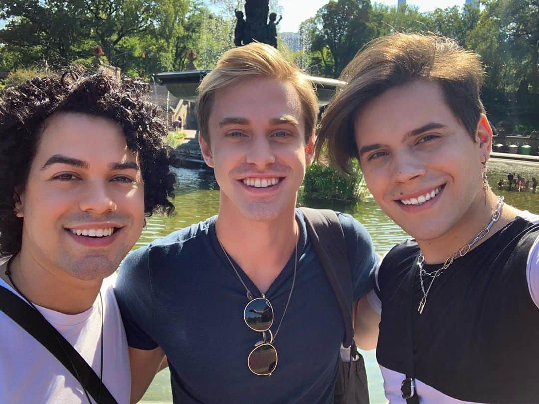 サム・アウヴェスのインスタグラム：「Good company, great conversations and awesome time with @timothyboardman and @leomoreiraofficial. Check out @timothyboardman work in both movies and his art! Talented guy! ❤️ #friends #nyc #centralpark」