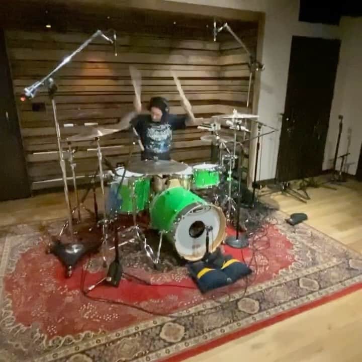 ジョン・フェルドマンのインスタグラム：「🐐 @travisbarker」