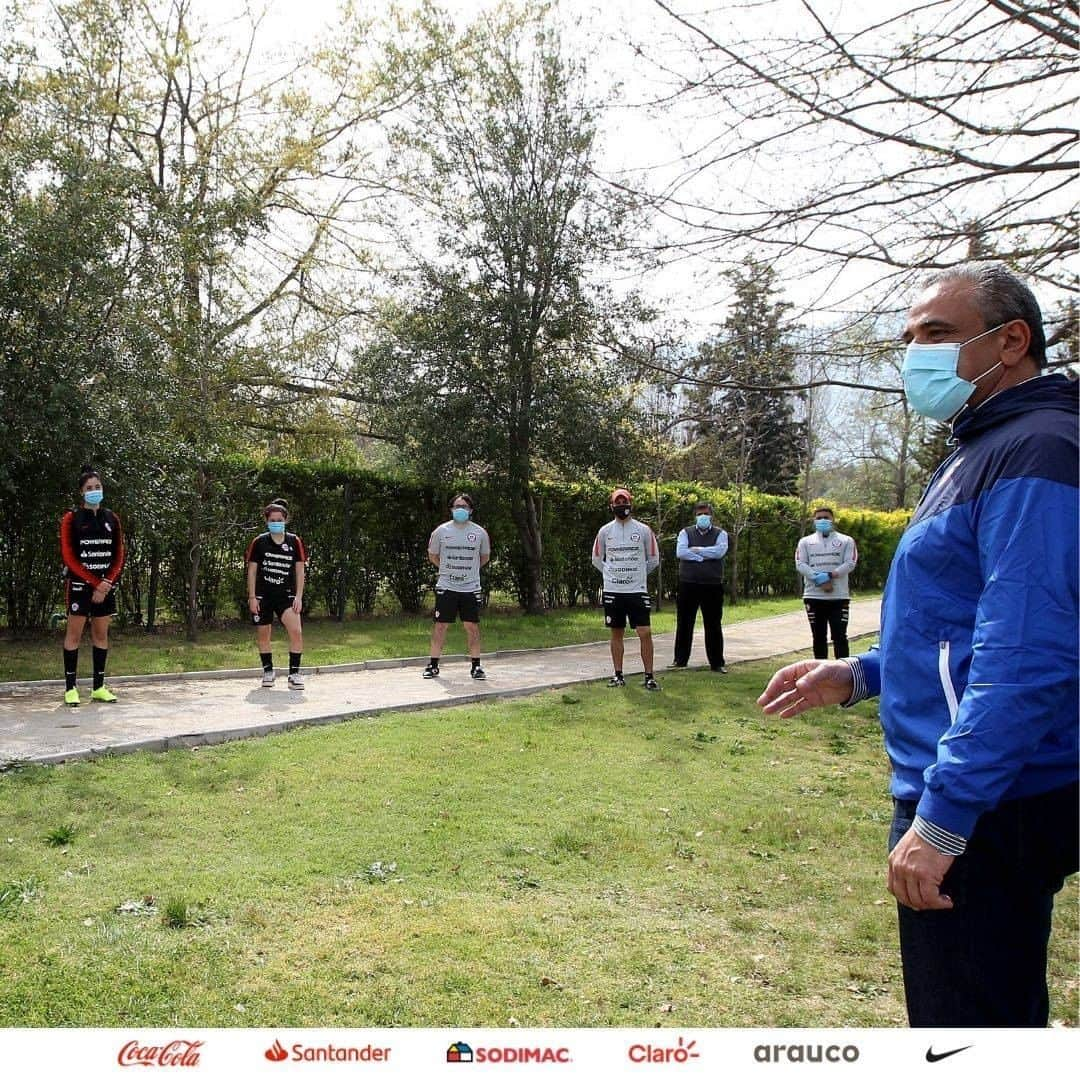 サッカーチリ代表チームさんのインスタグラム写真 - (サッカーチリ代表チームInstagram)「⚽🇨🇱😍 Las postales del regreso a los entrenamientos en cancha de #LaRojaSub17 Femenina, con todas las medidas sanitarias y con la presencia del Presidente de la Federación de Fútbol de Chile, Pablo Milad.  📸 Carlos Parra  Comunicaciones ANFP  #Chile #LaRoja #SelecciónChilena #LaRojaFemenina」9月24日 6時33分 - laroja