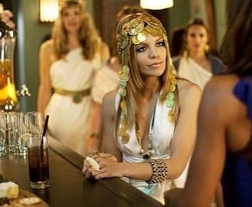 アナリン・マッコードのインスタグラム：「*when you’re a #Pharaoh it’s Cocktail’o’clock and you don’t have time for BS... #NaomiClark #90210」