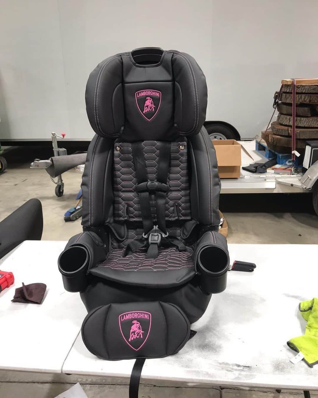 CarsWithoutLimitsさんのインスタグラム写真 - (CarsWithoutLimitsInstagram)「Baller Baby seats to match any exotic,luxury cars check out @anthonytopstitch」9月24日 6時45分 - carswithoutlimits