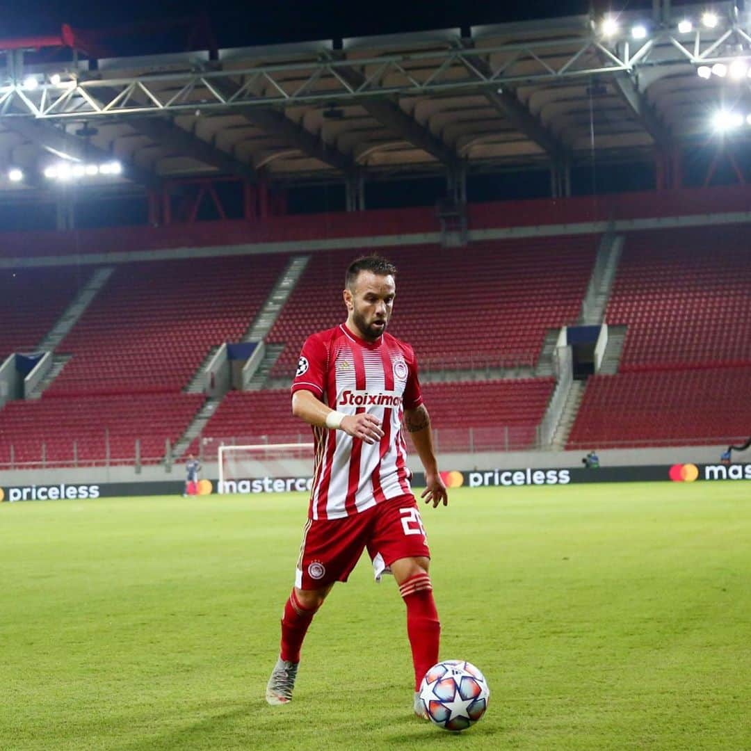 マテュー・ヴァルブエナさんのインスタグラム写真 - (マテュー・ヴァルブエナInstagram)「Big win tonight at Karaiskakis 🔴⚪️ @championsleague #UCL」9月24日 6時39分 - mv28_officiel