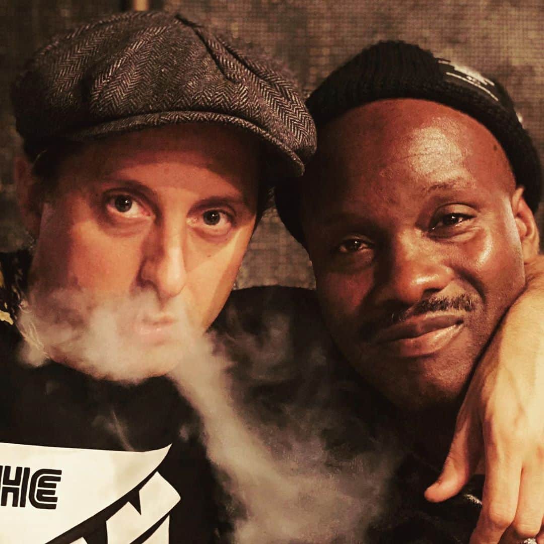 のインスタグラム：「Having a Covid era steam with my gal pal @gdogg27」