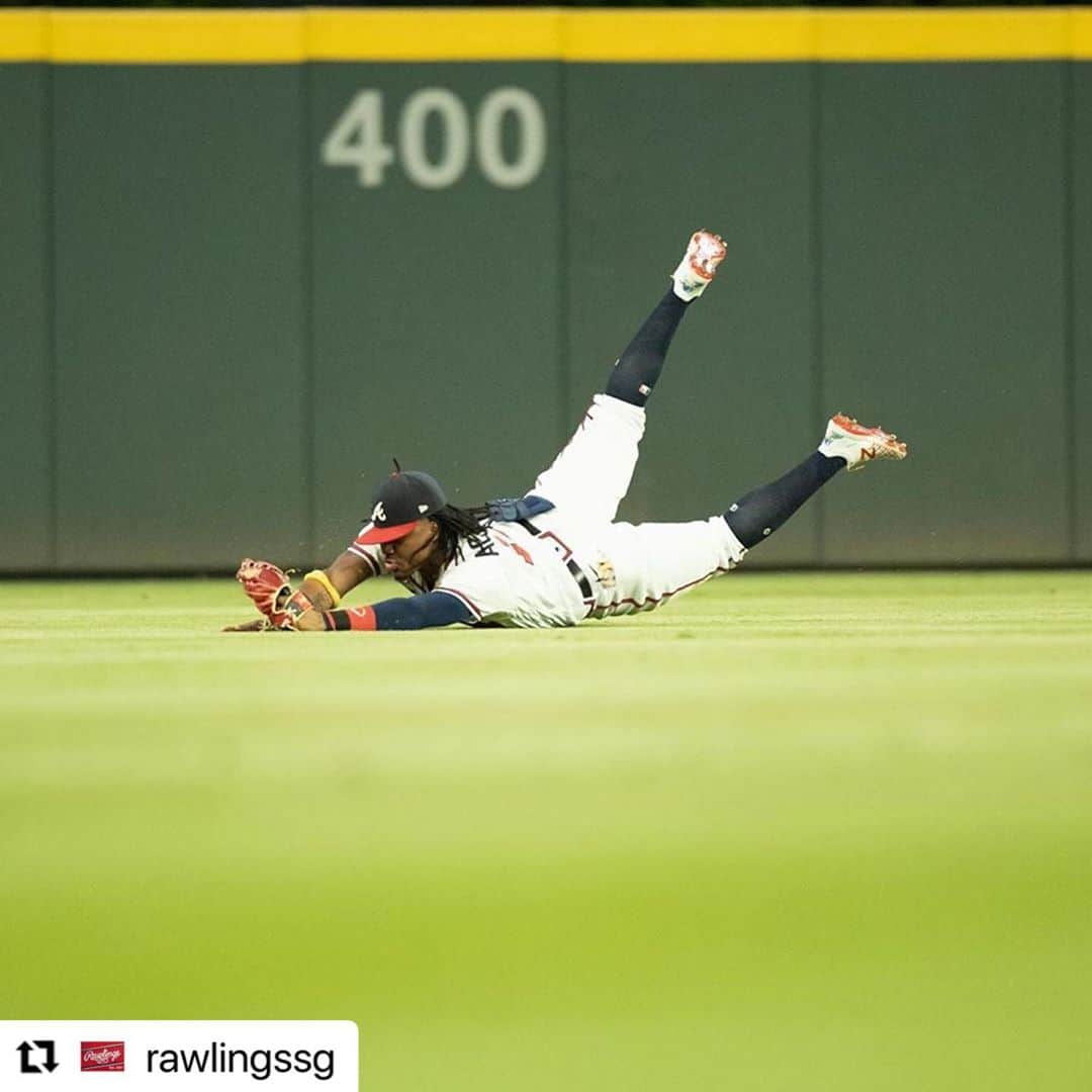 Rawlings Japanさんのインスタグラム写真 - (Rawlings JapanInstagram)「#Repost @rawlingssg with @make_repost ・・・ Acuña’s got you covered. @ronaldacunajr13 #TeamRawlings #Braves #Repost #MLB @rawlings_japan_llc」9月24日 7時54分 - rawlings_japan_llc