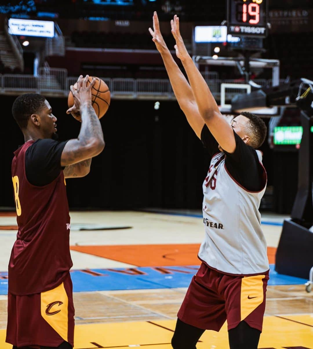 キャブスさんのインスタグラム写真 - (キャブスInstagram)「Reunited and it feels so good. ❤️🏀」9月24日 7時49分 - cavs