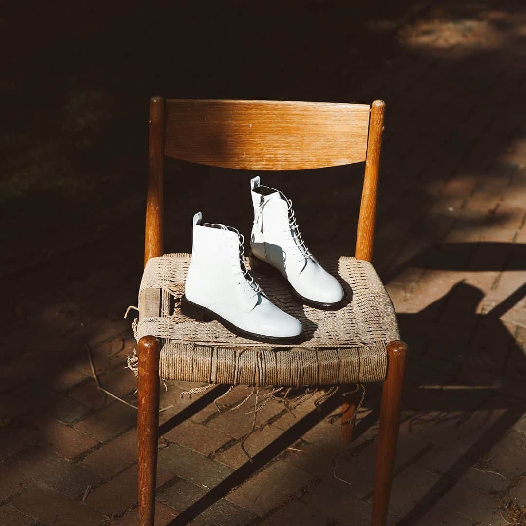 サムエデルマンのインスタグラム：「THE NINA.  This season's sure-to-sell-out combat.  Tap to shop.  #SamEdelman #PreFall2020 #ForcesOfNature」