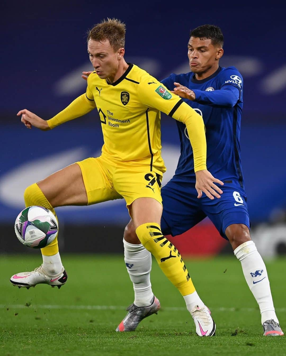 チアゴ・シルヴァさんのインスタグラム写真 - (チアゴ・シルヴァInstagram)「🇬🇧 Glad to be part of the @chelseafc team ! Great teamwork, blue’s night 💙🔵 🇧🇷 Feliz em fazer parte do @chelseafc ! Belo trabalho em equipe, a noite foi azul 💙🔵 🇫🇷 Heureux lors de mon premier match au @chelseafc ! Un beau travail d’équipe , nuit bleue 💙🔵 • • • #OhhThiagoSilva #CFC #Chelsea #ThiagoSilva #FamiliaSilva #ChelseaFC #London #LondonCalling #Londres #UnitedKingdom #England #Inglaterra #ThiagoIsBlue #WeAreBlue #ChelseaFans #BluesForever #cfcfans #chelseafootballclub #Chelseafcfans #MatchDay #CHEBAR」9月24日 8時07分 - thiagosilva