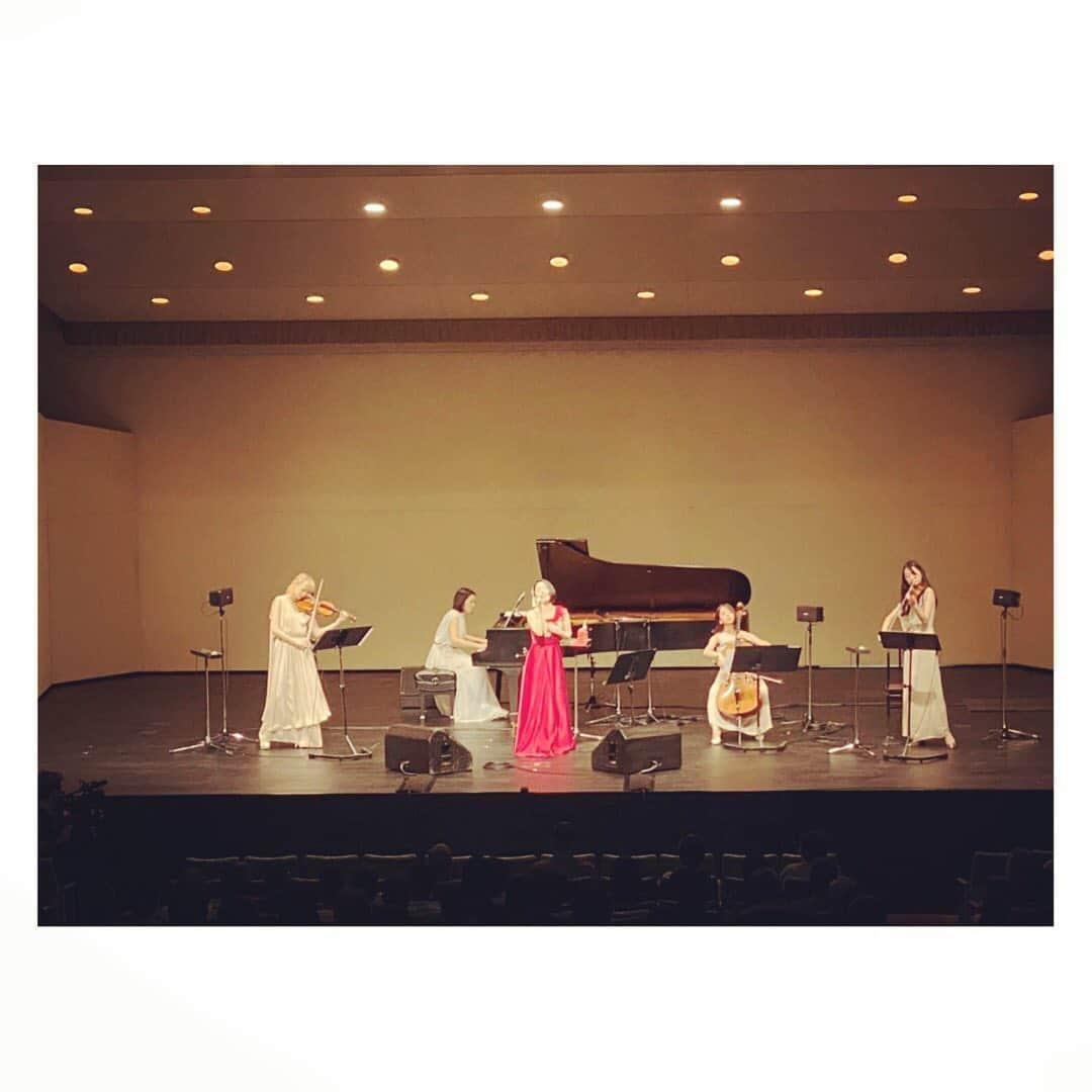 城南海さんのインスタグラム写真 - (城南海Instagram)「🎻🎹🪕🎶🎻 ・ ・ 『城南海 with 1966カルテット クラシカルコンサート 2020』  名古屋、大阪、東京の3公演。 お越し下さった皆様、本当にありがっさまりょーた！ 無事開催できたことに感謝です。 みんなと奏でる時間は最高に楽しく心地よかった。 幸せなひとときをありがとう🤍 また来年お会いしましょう。  #城南海 #1966カルテット #10周年おめでとう #クラシカルコンサート @1966quartet_official  @hanaiyuki  @minobox  @inamomoxx」9月24日 19時07分 - kizukiminami