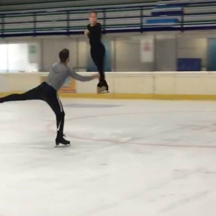 ニコーレ・デラ・モニカのインスタグラム：「Trust the process ⛸️ #dellamonicaguarise #figureskating #throw #trusttheprocess #jump #fisg4passion #fiammeoromoena」