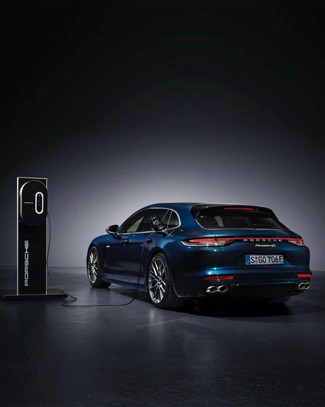 Porscheさんのインスタグラム写真 - (PorscheInstagram)「The new Panamera 4S E-Hybrid Sport Turismo packs pure sports car performance and a fuel economy set to impress. This is a car that takes hybrid technology - and your adrenaline levels - into new directions.   #Porsche #Panamera #DriveDefinesUs  _ Panamera 4S E-Hybrid Sport Turismo: Fuel consumption combined: 2,2 - 2,1l/100km; CO2 emissions combined: 51 - 47g/km; Electricity consumption combined: 19,3 - 17,4 kWh/100km I https://porsche.click/DAT-Leitfaden I Status: 09/2020」9月24日 19時00分 - porsche