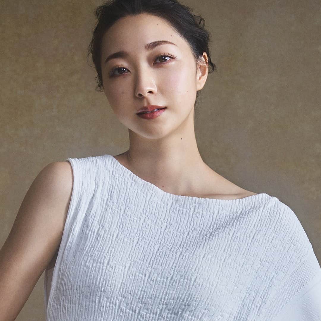 ゼニスのインスタグラム：「#Dreamhers Meet the Zenith DREAMHERS: Airi Hatakeyama.  Zenith's Japanese "Friend of the Brand" and DREAMHER @airihatakeyama has already reached two stars in her life. First as a rhythmic gymnast representing Japan in the Olympic games, then as a beloved TV personality.  #Zenith #ZenithWatches #TimeToReachYourStar #ZenithXDreamhers #AiriHatakeyama #Olympic #OlympicGymnast #Gymnast #DefyMidnight」