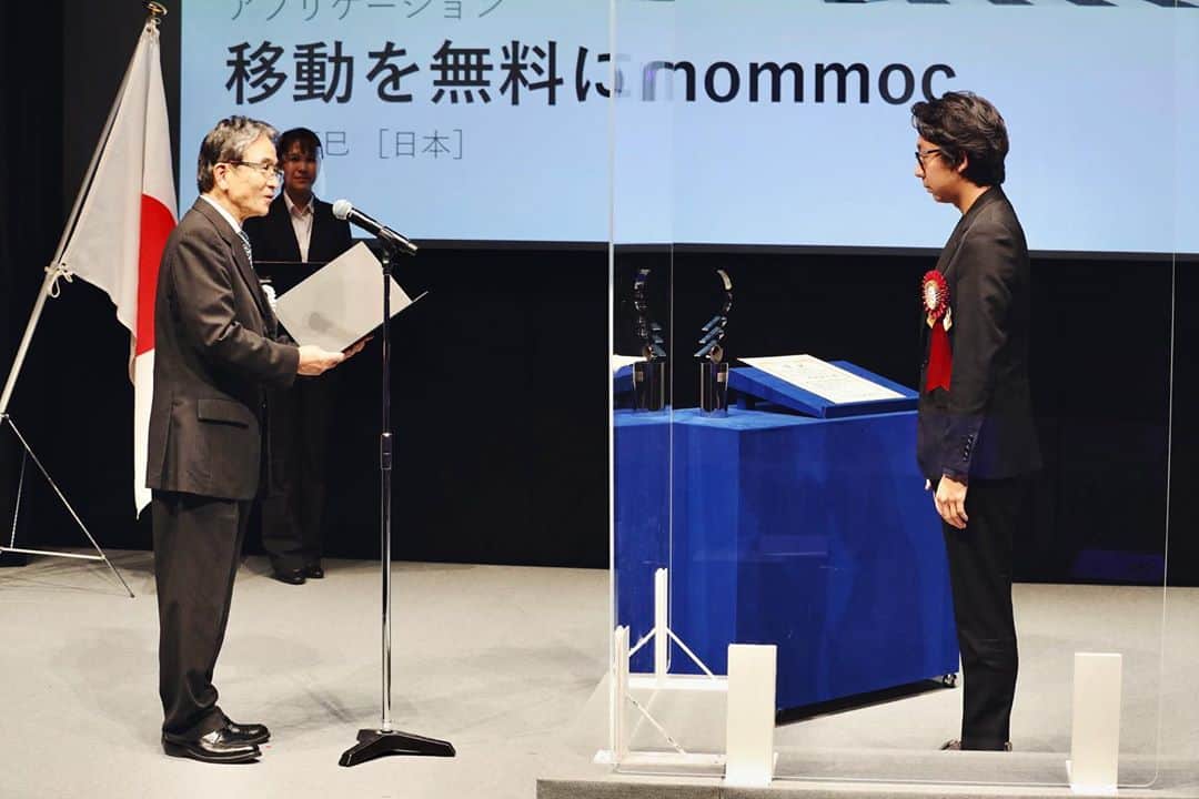 吉田拓巳のインスタグラム：「第23回文化庁メディア芸術祭 エンターテインメント部門で「移動を無料に nommoc」がソーシャル・インパクト賞を頂きました。このコロナウイルスでまた今のあり方からは変化が必要ですが、引き続き頑張って行きます！ いつもお世話になっている皆さん、ありがとうございます！ https://j-mediaarts.jp/award/single/free-transport-nommoc/」