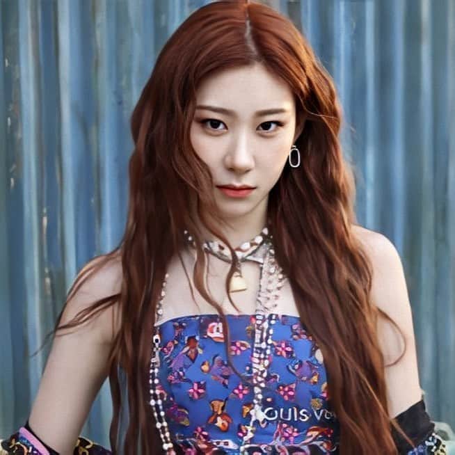 チェリョンのインスタグラム：「chaeryeong dancing to swalla choreography by jojo gomez! swipe👉 ⁣⠀ yass finally a dance video! our main dancer indeed.🔥 hope we'll get chaeryeong dance break next cb🙏」