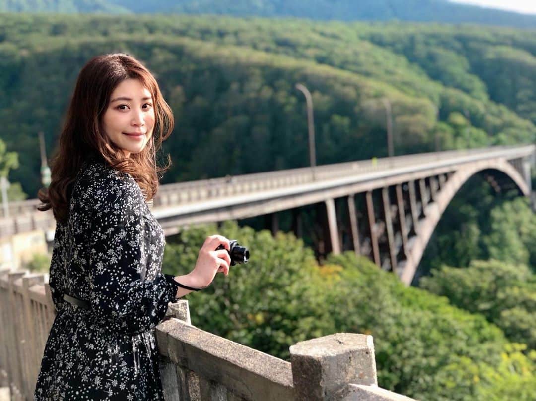斎藤めぐみのインスタグラム：「#城ヶ倉大橋 ﻿ 紅葉の時期にまたいつか来たい🍁﻿ 八甲田山も登ったよ😊﻿ロープウェイで。 ﻿ #上路式アーチ橋#全長360m#青森﻿」