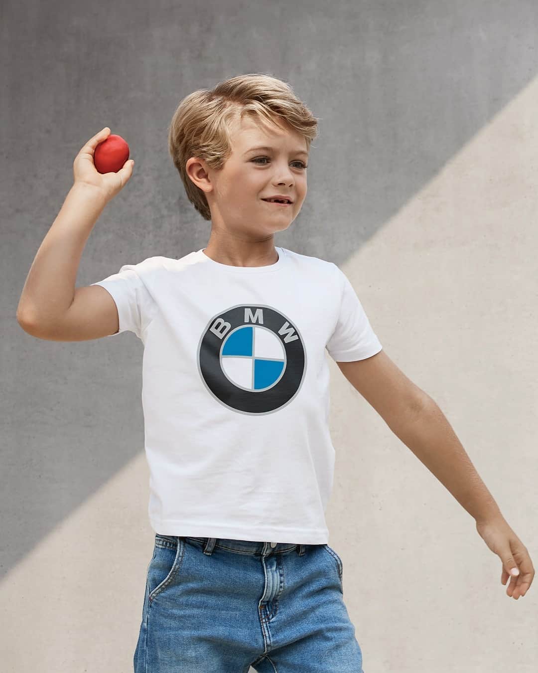BMWのインスタグラム：「Young at heart, timeless in style.  The BMW T-Shirt Logo Kids.  #MyBMWLifestyle #BMW #BMWKids」