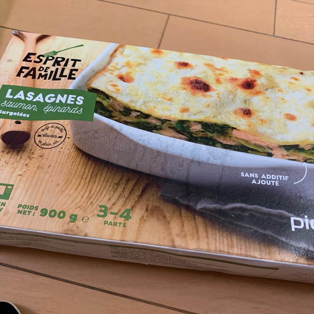 桐谷蝶々さんのインスタグラム写真 - (桐谷蝶々Instagram)「. . picard のピザ🍕  まとめて買ったので時々食べてます(*´ω`*)  マルゲリータ、サーモンとほうれん草のラザニアが美味しかった💓 写真撮ってないけど、有名なクロワッサンも買った〜 今度時間あるとき食べよっ  #picard #picardfood  #ピカール　#冷凍食品  #フランス　#ピザ #クロワッサン　#ラザニア」9月24日 17時46分 - choucho_kiri