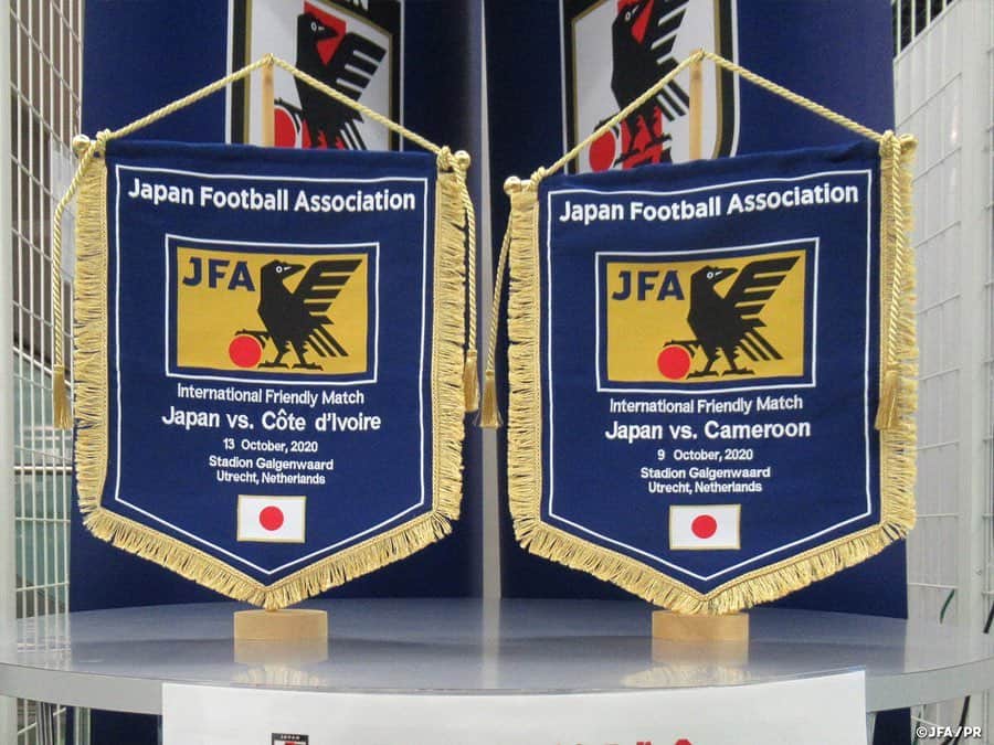 日本サッカー協会さんのインスタグラム写真 - (日本サッカー協会Instagram)「#日本サッカーミュージアム でペナントの展示が期間限定で行われます❗  #SAMURAIBLUE が望む国際親善試合（10/9 vsカメルーン代表、10/13 vsコートジボワール代表）で両チームキャプテンが【実際に】交換するペナントを試合に先駆けて展示しています。この機会にぜひご覧ください✨  国際親善試合　📍スタディオン・ハルヘンワールト（オランダ／ユトレヒト）  ⌚10/9（金）21:00KO（日本時間） 🆚カメルーン🇨🇲 📺日本テレビ系にて全国生中継  ⌚10/13（火）KO時間調整中 🆚コートジボワール🇨🇮 📺調整中  #daihyo #jfa #新しい景色を2022」9月24日 17時47分 - japanfootballassociation