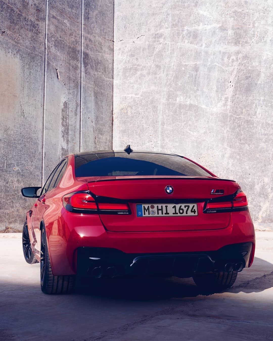 BMWのインスタグラム：「Sometimes, it's okay to turn away.  The new BMW M5 Competition.  #TheM5 #BMW #M5 #BMWM @bmwm  __ BMW M5 Competition Sedan: Fuel consumption in l/100 km (combined): 10.6–10.5. CO2 emissions in g/km (combined): 242–239. Further information: www.bmw.com/disclaimer. Acceleration (0-100 km/h): 3.3 s. Power: 460 kW, 625 hp, 750 Nm. Top speed (limited): 250 km/h (with optional M Drivers Package: 305 km/h).」