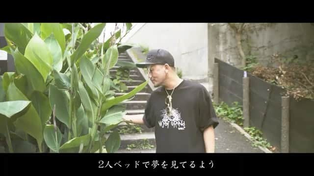 唐澤有弥のインスタグラム：「【解禁】  クソガキ/唐澤有弥  MV full 解禁！！  もし今目の前に愛する人がいるならば どれだけの事があろうとも 何も言わずに抱きしめてあげてほしい。 何も言わずに守ってあげてほしい。  それぞれがそれぞれの捉え方、感じ方でこの歌を聴いてみてください。  URLはストーリーかプロフィールに添付してるのでそこからクリックしてもらえれば！  そして今夜の0時から クソガキ/唐澤有弥 全サイトで配信もstart！  おし。最後に一言。 たった1人の愛した女へ。」