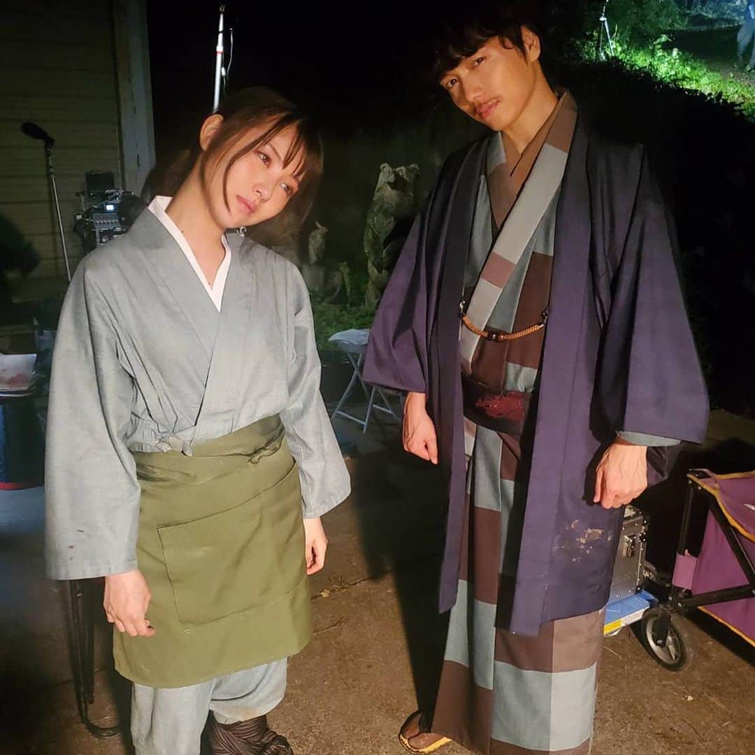 【公式】私たちはどうかしているのインスタグラム：「﻿ ‪オフショ公開‼️本日はこちら🌟﻿ ‬﻿ ‪#七桜ちゃんを助けた‬﻿ ‪#救世主多喜川さん‬✨﻿ ‪#パッと現れパッと消える件w‬﻿ ‪#熱帯夜で雨上がりの山道🌳‬﻿ ‪#ハードな撮影に‬﻿ ‪#ぐったりポーズ🤣‬﻿ ‪#からの達成感溢れる笑顔たるや✨‬﻿ ‪#私たちはどうかしている ‬﻿ ‪#わたどう‬﻿ ‪#浜辺美波‬﻿ ‪#横浜流星‬﻿ ‪#山崎育三郎 ‬﻿ ‪#最終回2時間SP9月30日夜9時‬」