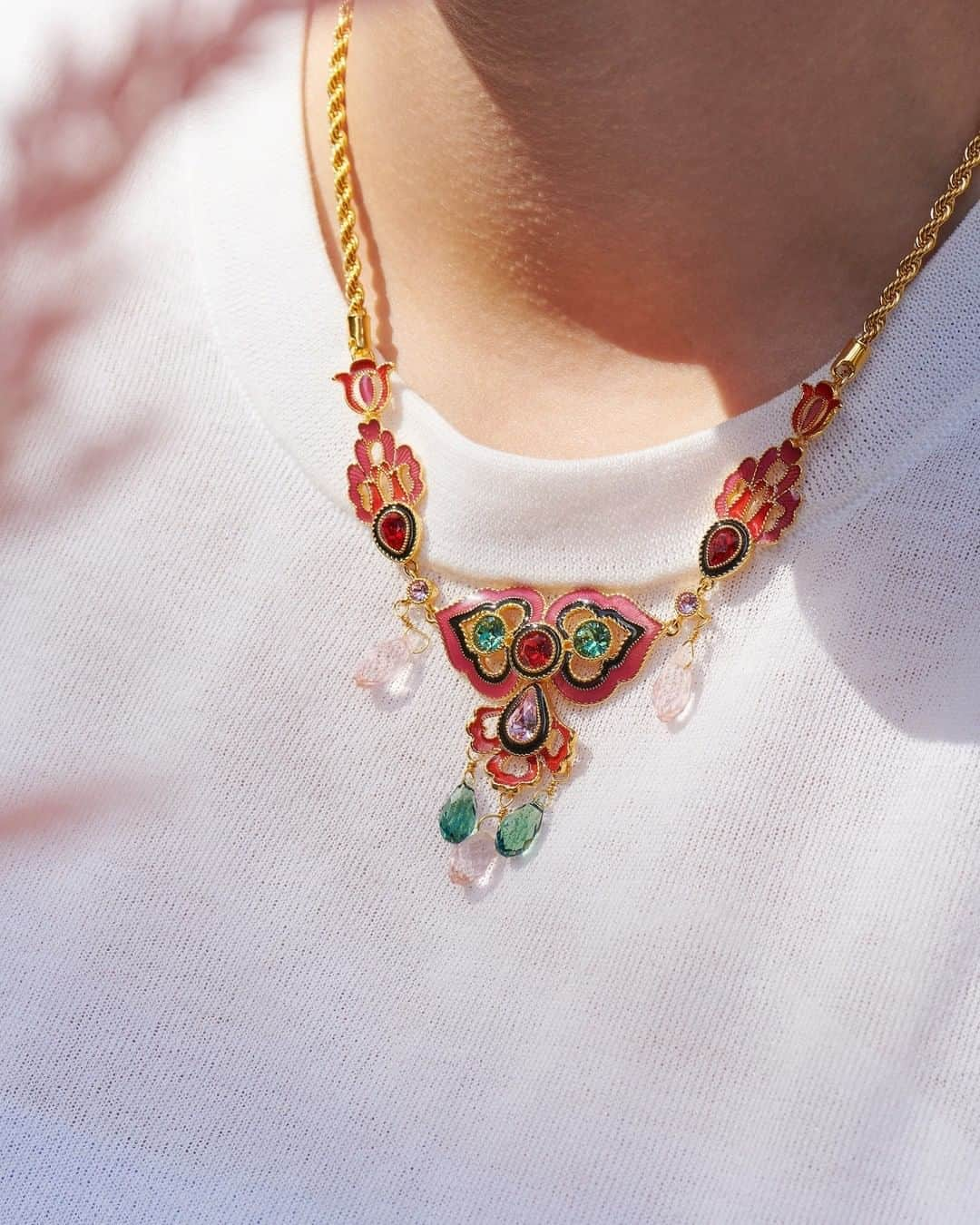 レネレイドさんのインスタグラム写真 - (レネレイドInstagram)「The same way la Maison les Néréides found inspiration in the joyful mix of the costumes designed by Léon Bakst for the Russian Ballets, let yourself be inspired by this multicoloured jewellery set. - Tout comme la Maison les Néréides a su s’inspirer du métissage joyeux des costumes imaginés par Léon Bakst pour les Ballets Russes, laissez-vous aussi inspirer par cette parure polychromes. - Collection Été Indien / Indian Summer Collection - #Lesnereides #Lesnereidesparis #Costumejewellery #Frenchjewellery #Creativejewellery #Delicatelyjewels #Handenamelling #indiansummer」9月24日 18時00分 - lesnereidesparis