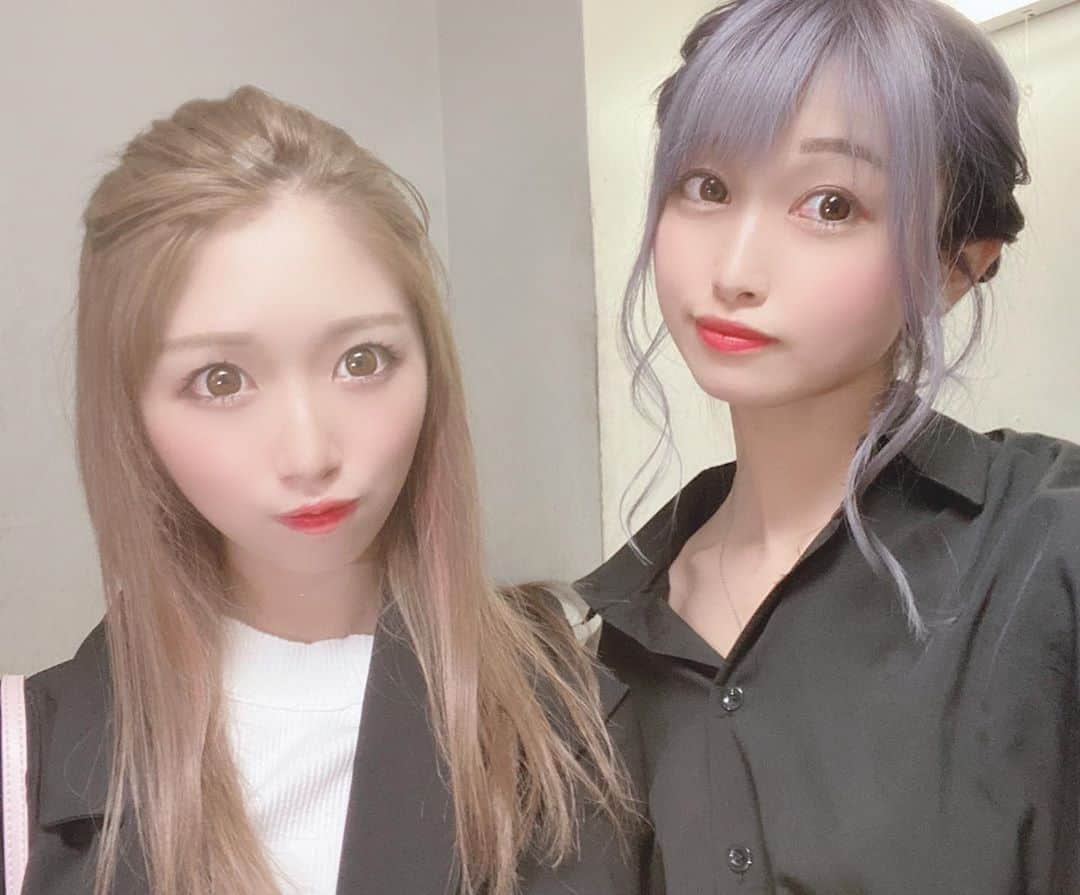 うららさんのインスタグラム写真 - (うららInstagram)「久々に姉妹ショット📸 今日はお休みだけど明日、明後日出勤するのでお待ちしてます✨  #姉妹 #姉妹ショット #姉妹ツーショット #兄弟 #歌舞伎町 #歌舞伎町キャバ嬢 #キャバ嬢 #キャバクラ #私服 #クラブ #club #可愛い #かわいい #きれい #綺麗 #キレイ #好き #💕」9月24日 18時15分 - urara_azianclub