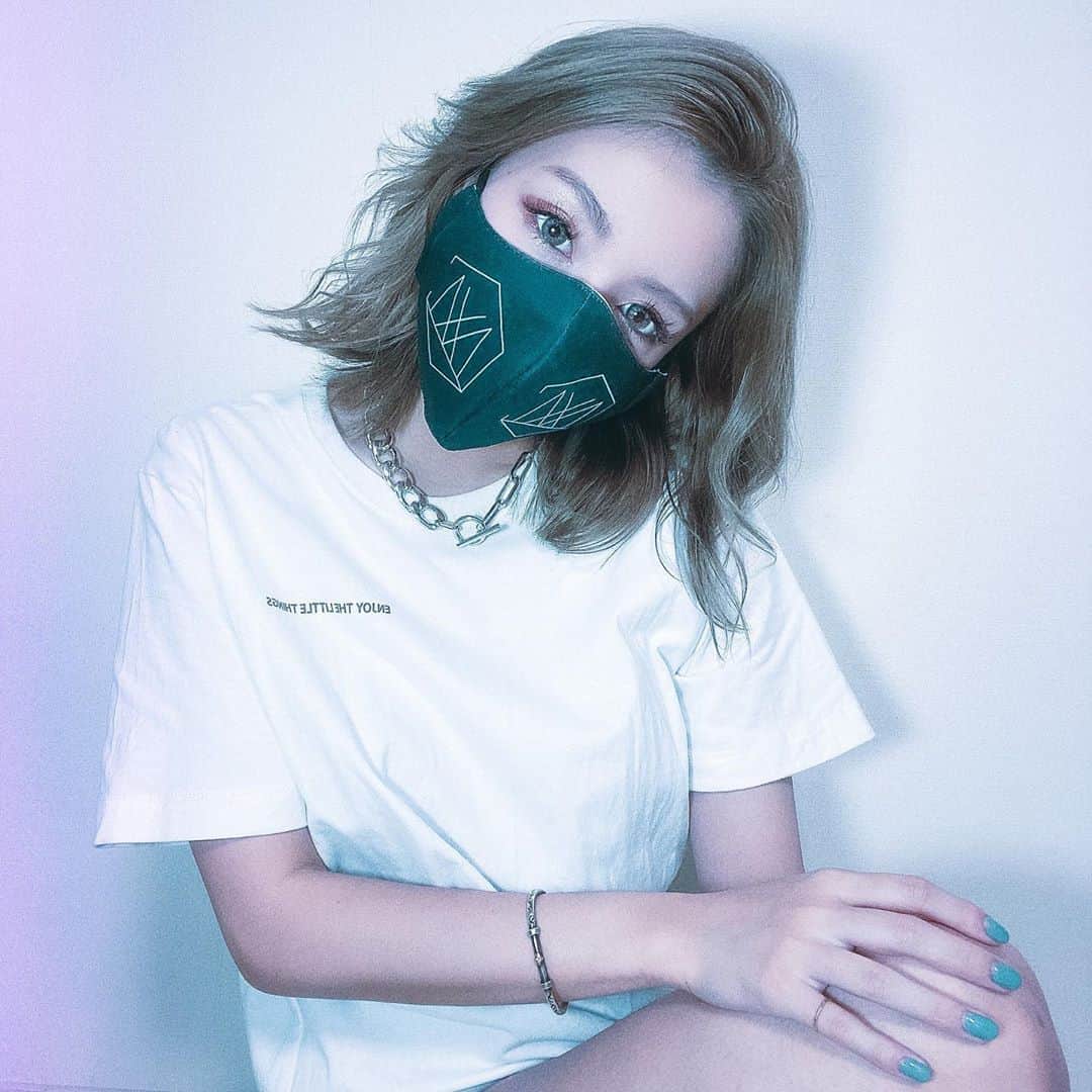 DJ CHI☆MEROのインスタグラム：「リバーシブルマスク😷 コーディネートのワンポイントにもオススメ👾  【 @clmxrecords 】 【 @iamshum_clmx 】  #マスク#デザインマスク」