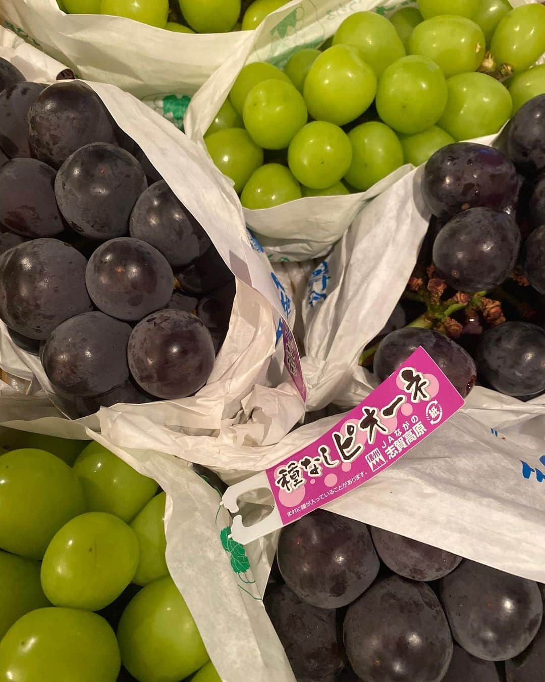紫吹淳さんのインスタグラム写真 - (紫吹淳Instagram)「葡萄の季節ですね❣️ 綺麗な葡萄を頂きました。有難う御座います。」9月24日 18時13分 - jun_shibuki_official