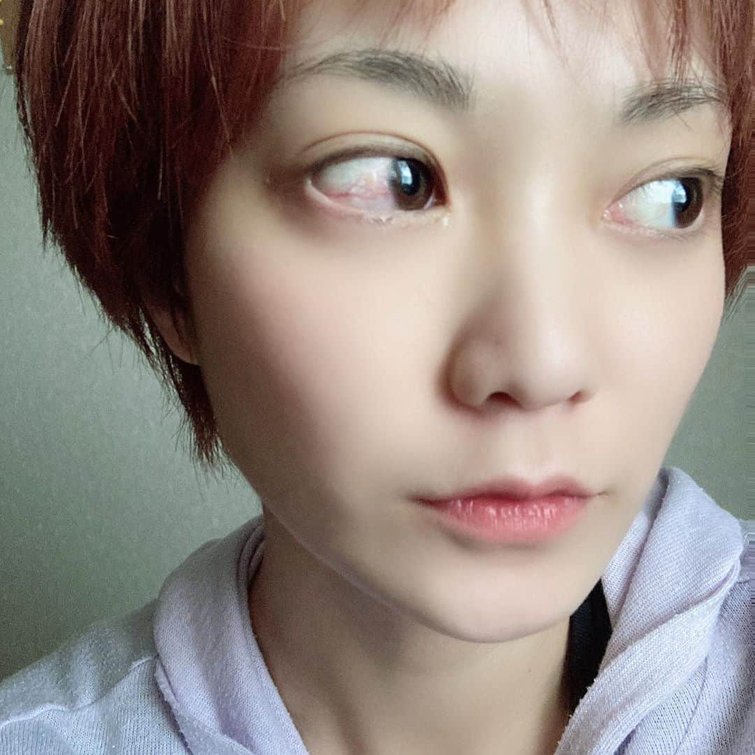 芹川有里さんのインスタグラム写真 - (芹川有里Instagram)「ちょっと実家へ帰ってリフレッシュしてきました☺️ 帰ったその日に結膜炎なってほんとメガネ持って帰ってよかった😂 少しチャージできたので、またいろいろとがんばるー！ . #実家 #都下 #空気が綺麗 #寒かった #マイナスイオン浴びまくり #おとんおかんいつもありがとう #弟ありがとう #家族大好き #またゲームしよ」9月24日 18時16分 - seri53