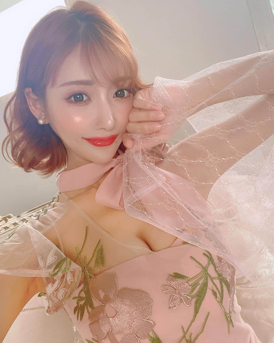 明日花キララのインスタグラム：「発光人間👩🏻‍🦲」