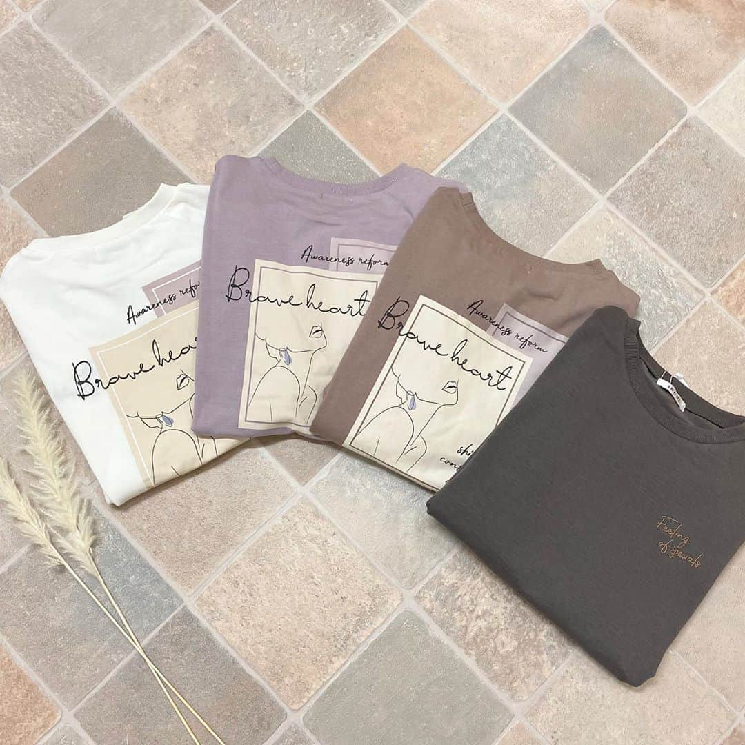 INGNI STOREさんのインスタグラム写真 - (INGNI STOREInstagram)「【線画📝バックプリントロングTシャツ】﻿ ﻿ ﻿ ﻿ ▫️線画バックプリントロングTシャツ﻿ ▫️120388﻿ ▫️￥ 1,900+tax﻿ ▫️4色展開﻿ ﻿ バックにあしらったレディな線画プリントがスタイリッシュなロンT📝♡﻿ ﻿ やわらかな薄手の生地とゆったりとした身頃で快適な着心地になっています✔︎﻿ ﻿ 今の時期に一枚で着れるマストアイテム✨﻿ ﻿ ﻿ @ingni﻿ #ingni﻿ #秋#autumn#置き画 #置き画倶楽部#トレンド#可愛い#お洒落#プチプラ#ootd #きょこ #お洒落さんと繋がりたい﻿ #シンプル#いいね#insta#fashion#シミラールック#かわいい#ファッション#instagood##outfit#girl#リール#一週間コーデ#線画#ロンT#Tシャツ#着回し﻿ ﻿ ﻿」9月24日 18時22分 - ingnistore