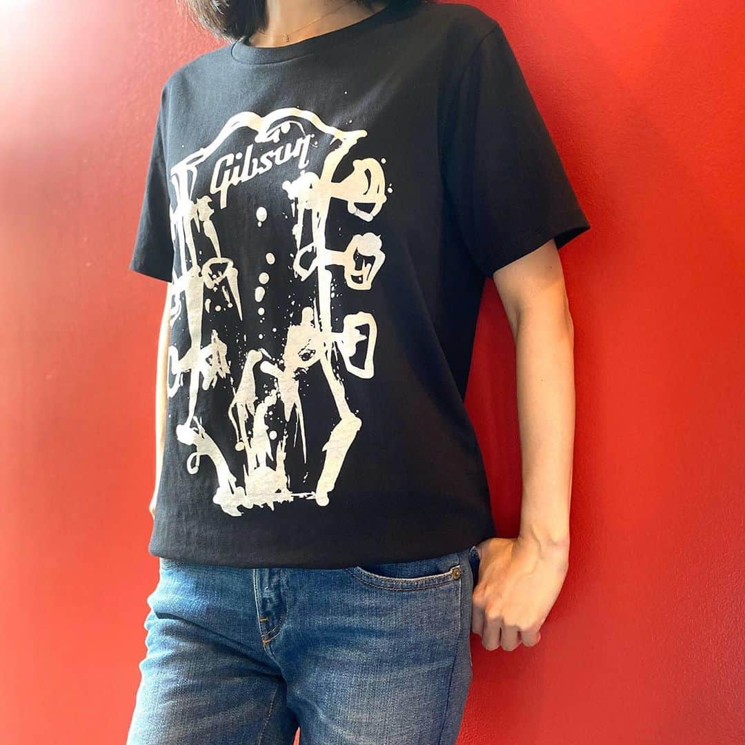 B’zさんのインスタグラム写真 - (B’zInstagram)「B’z PARTY×Gibson オリジナルグッズを販売中！！  こちらの商品は‪9月29日‬までの申し込み販売となります。B'zオフィシャルファンクラブ会員限定グッズとなりますので購入される方はお忘れなく！  model : Lady's 162cm Sサイズ着用 (2枚目) / Men's 182cm XLサイズ着用(3枚目)  #Bz #Bzparty #Gibson #ギブソン #グッズ #コラボ #コラボ商品 #ファンクラブ限定 #Tシャツ #エコバッグ」9月24日 18時31分 - bz_official_insta