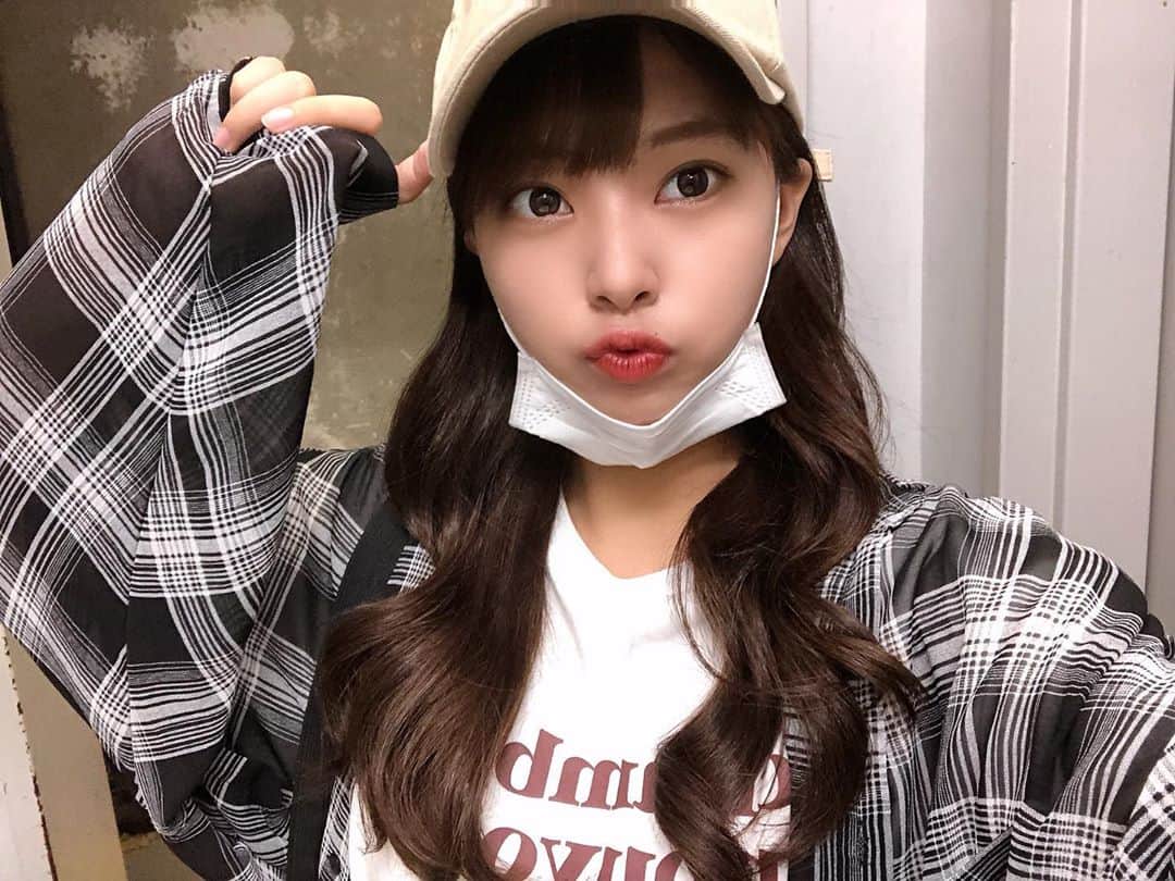山田寿々のインスタグラム：「﻿ ﻿ 29日の冠ライブに向けて準備中😽💕💕﻿ 髪の毛が伸びました😳😆✨✨笑﻿ ﻿ 楽しみです…！﻿ ﻿ 9月29日(火)19時〜﻿ 山田寿々冠ライブ〜ずっとずっと〜﻿ ﻿ よろしくお願いします◡̈♥︎﻿ ﻿ ﻿ #ロングヘア #エクステ #シールエクステ #nmb48」