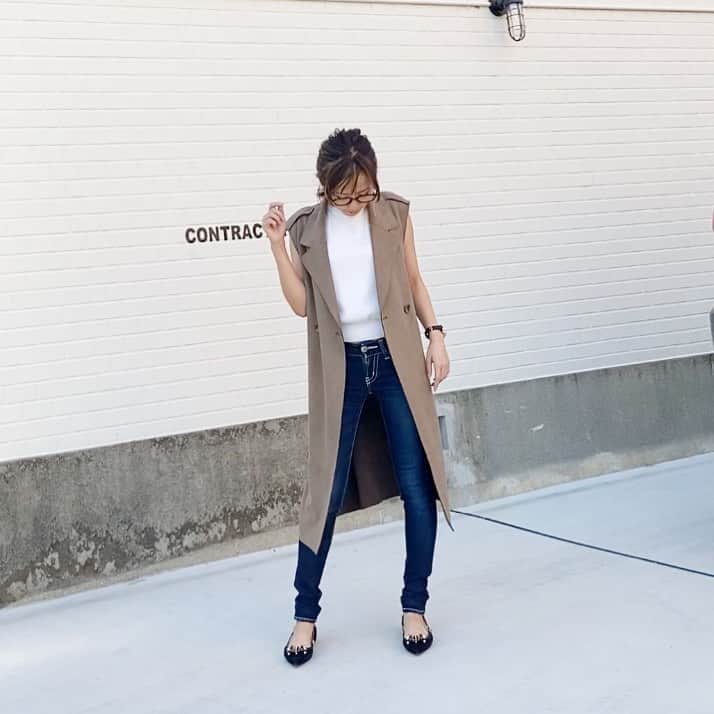 のインスタグラム：「☺︎ 秋服を買いにZaraへ！ スウェード風のアイテムに心奪われた🤣 今年は柔らかい雰囲気推しでいこう！ 笑 * 【後からゆうてもそれは全部言い訳！】 大人かわいいのためのMyルール🤣笑笑 * ーーーcoodinateーーー TOPS... #fifth  VEST... #zara BOTTOMS... #moussy  SHOES... #christianlouboutin  ーーーーーーーーーーーーー #155cm  #Sサイズコーデ #プチプラ  #スウェード #ベストコーデ  #大人かわいい #カジュアルコーデ  #着まわしコーデ #秋コーデ #デニム  #プチプラコーデ  #大人カジュアル #楽チン  #大人かわいいへの道  #大人のプチプラコーデ  #プチプラ高見えコーデ  #モデル #コーデ #ファッション」