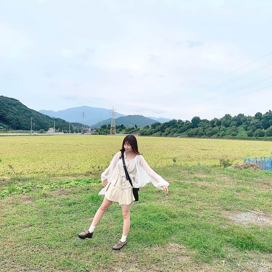 廣川奈々聖のインスタグラム：「少しだけ 福岡に帰ってきています¨̮ ﻿ ﻿ ﻿ これはおばあちゃんの家がある佐賀で撮った写真﻿ですが！ 田舎のこういう景色、大好きだなぁ〜 ☁️🏠﻿ ﻿ ﻿ ﻿ ﻿ ﻿ ﻿  #地元 #福岡」