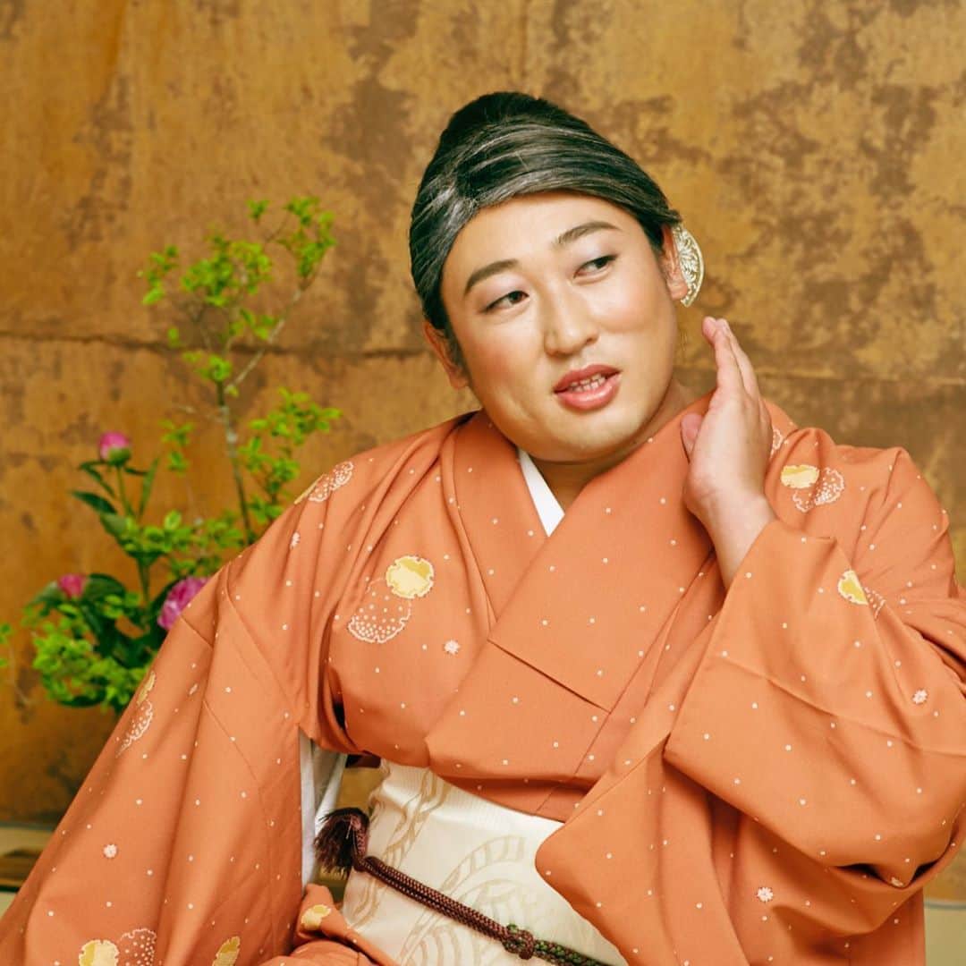 クリエイターズ・ファイル公式（ロバート秋山）さんのインスタグラム写真 - (クリエイターズ・ファイル公式（ロバート秋山）Instagram)「・ 9月24日は畳の日。 ・ 現代最高の「女将」大垣節子。 「湯ノベーション」と銘打って湯には徹底した管理を行っているのは有名な話。 ・ では、大垣がグループCEOを務める、日本旅館の佳き伝統を堪能できる旅館の名前とは何?! ・ 答えは明日の投稿の最後で! ※昨日のクイズの答え→「パリコレ・ビッグ4or四天王」 ・ #クリエイターズファイル  #大垣節子 #旅館 #畳 #女将 #温泉 #風呂 #湯 #伝統 #クリエイター #クリエイティブ #記念日 #ダイアリー #クイズ #写真日記 #サプライズ #ザテレビジョン」9月24日 18時54分 - creatorsfile_officialgoods