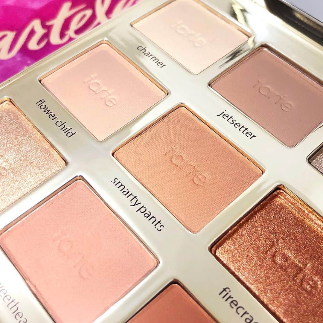 Tarte Cosmeticsさんのインスタグラム写真 - (Tarte CosmeticsInstagram)「The perfect everyday palette! 🌸 Our tartelette in bloom palette has 12 rosy & bronze shades infused with Amazonian clay for longwear & to prevent smudging! Drop your fave shade below 👇 #crueltyfree #rethinknatural #claypowered」9月24日 10時00分 - tartecosmetics