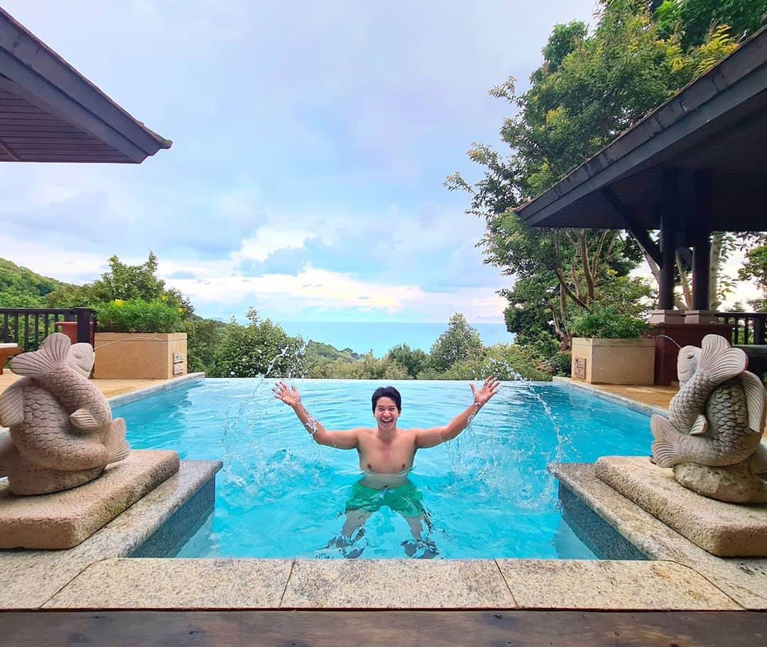 アイス・サランユーのインスタグラム：「ฝนตก ชุ่มฉ่ำ ยามเช้า ที่ @pimalaikohlanta ครับ🌧 แต่ล่ะ พื้นที่ ที่คุณอยู่ เป็นอย่างไรบ้าง  เล่าให้ฟังหน่อย🤩 #poolvilla #pimalai  #pimalaikohlanta  #lanta  #krabi  #thailand  #เที่ยวทั่วไทยกับไอซ์ศรัณยู」