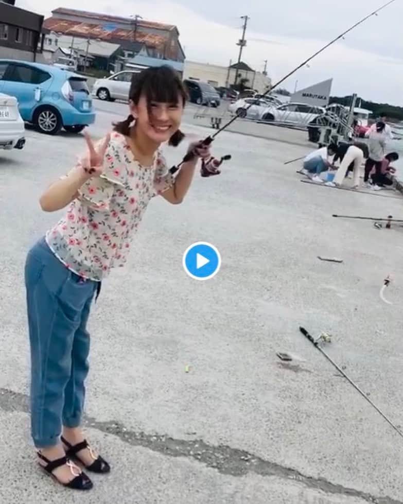 椿姫彩菜のインスタグラム：「釣りしてるとダイワさんの釣りウェアとかダイワさんのグッズを一通り揃えたくなりますwwwwwwwおしゃれだし機能もいいのよー！！！！あー釣り行きたいお  #釣り #アングラー #釣りガール #釣り初心者 #fishing」