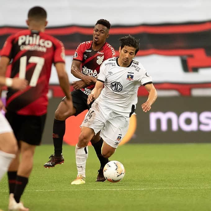 サッカー チリ代表チームさんのインスタグラム写真 - (サッカー チリ代表チームInstagram)「📍 @colocolooficial cayó ante  @athleticoparanaense por la Fecha 4 del Grupo C de la #Libertadores   ⚽️ Goles:  1-0, 7' Autogol de Felipe Campos AP 2-0, 14' Autogol de Gabriel Suazo AP  📸 @libertadores   #SacaTuHinchaDorado #SeptiembreDorado #FútbolChileno #Chile #ColoColo #AthleticoParanaense」9月24日 10時50分 - campeonatochi