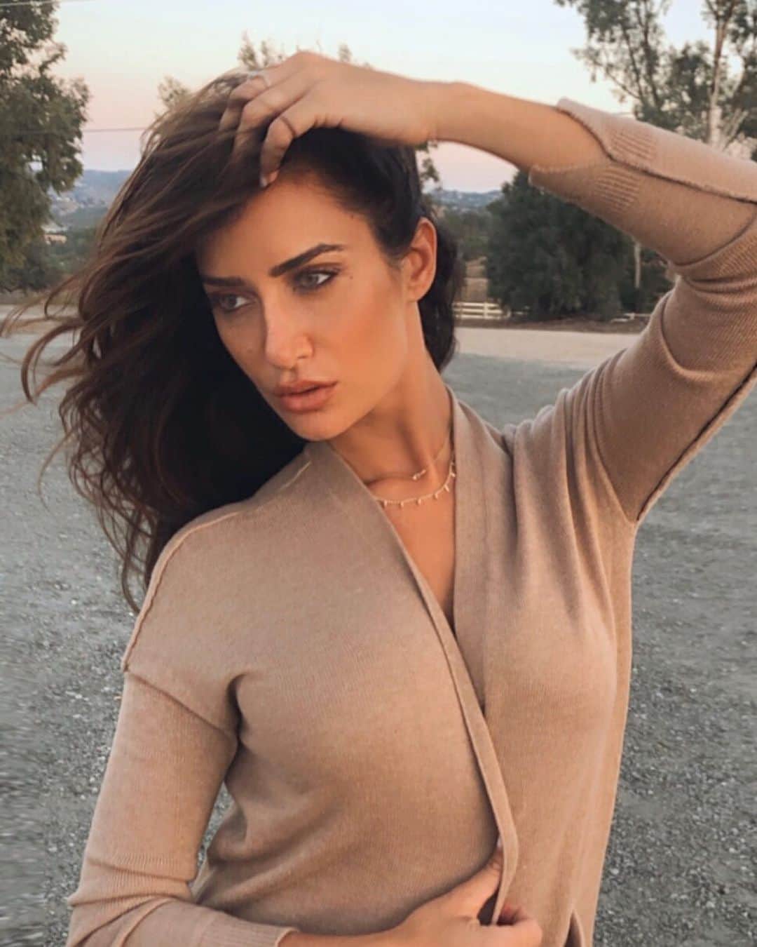 ドナ・フェルドマンのインスタグラム：「There is beauty in simplicity . . #revolveu @revolve」